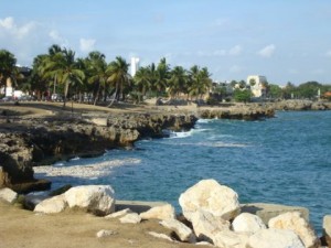 Patrulla PN evita que extranjera se suicidara lanzándose al mar Caribe 