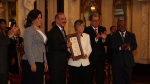Margarita Cordero recibe Premio Nacional de Periodismo