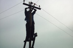 Hombre muere electrocutado en La Victoria 