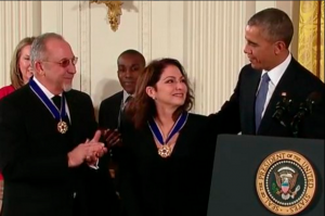 Emilio y Gloria Estefan reciben la Medalla de la Libertad en EE.UU.
