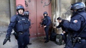 Investigan un cinturón explosivo sin detonador encontrado en París