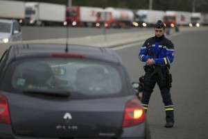 Termina toma de rehenes en norte de Francia; descartan terrorismo