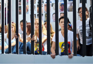 En una celda de madera, Lilian Tintori exigió la liberación de Leopoldo López