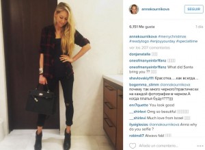 Anna Kournikova mostrando anillo en  Instagram