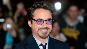Perdonan a Robert Downey Jr. cargos relacionados con droga