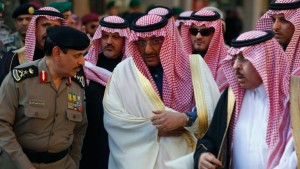Por la caída del precio del petróleo, Arabia Saudita subió el valor de la gasolina
