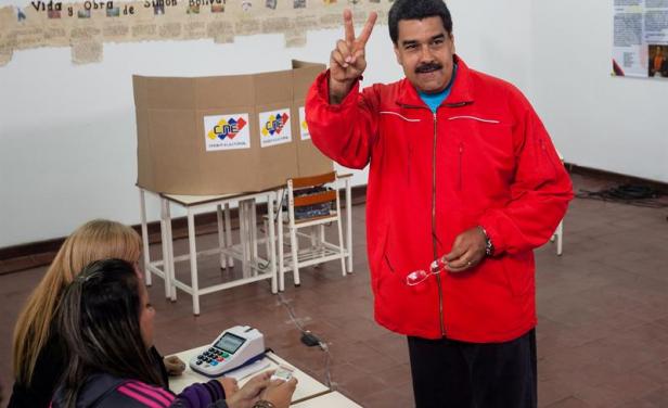 Maduro felicita a los venezolanos por jornada electoral