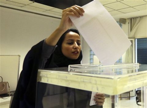 Histórico: mujeres saudíes votan y son candidatas por primera vez en todo el reino