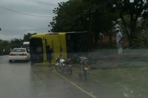 Reportan varios heridos por vuelco de autobús en Dajabón