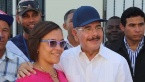 Presidente Medina realiza visita sorpresa en puerto de Manzanillo