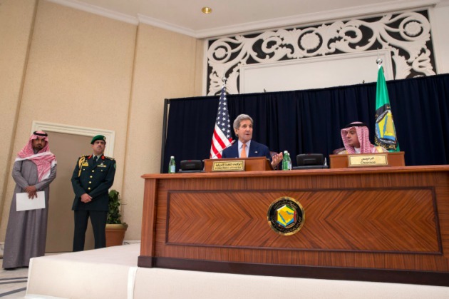 Kerry trata de calmar la tensión en el Golfo en Riad