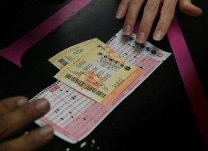 Tres ganadores se reparten US$1,600 de dólares en lotería EEUU
