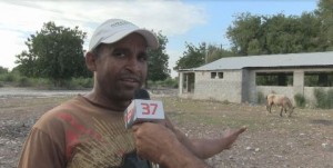 Azua: residentes del Proyecto 4 acusan director municipal de malversar recursos