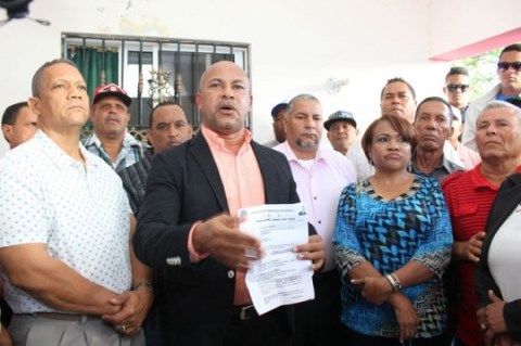 Alcalde de Arenoso renuncia al PRM y vuelve al PRD