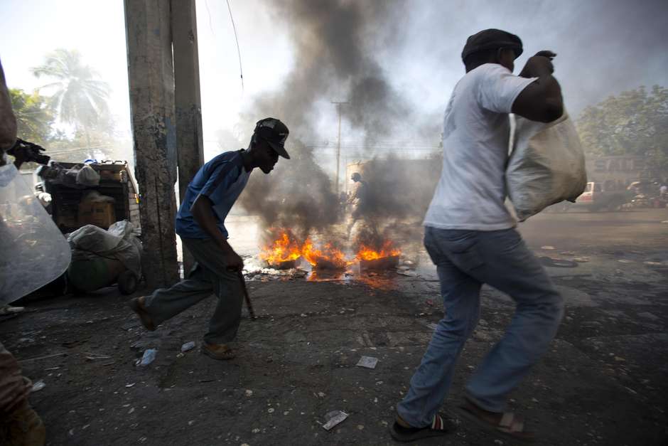 Queman destacamento policial en oeste de Haití