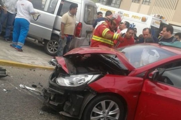 Choque de vehículos en cadena deja al menos 21 muertos en Egipto