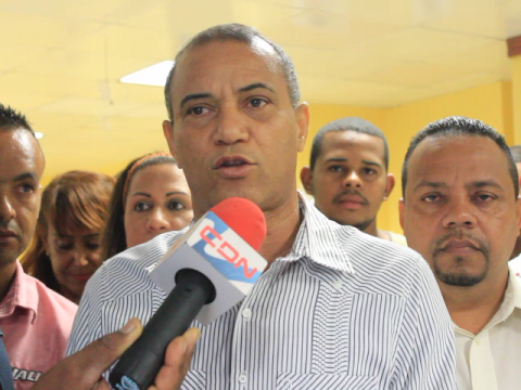 Dirigentes PRM en Cotuí rechazan declaraciones de Peralta sobre Abinader