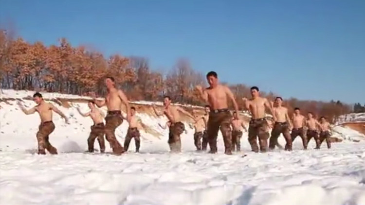 Así se entrenan los soldados chinos a 30 grados bajo cero