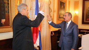 Presidente Medina juramenta a nuevo gobernador de Ocoa