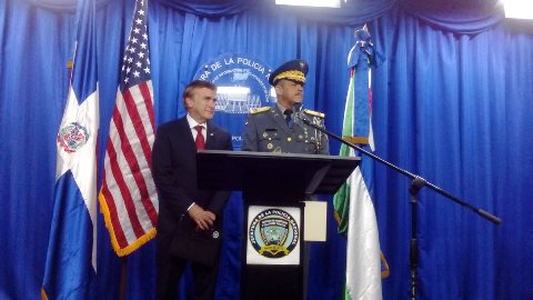 Embajador EEUU y Jefe PN inauguran sistema para identificar huellas dactilares