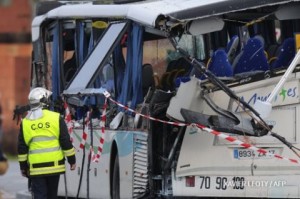 Seis adolescentes muertos en choque de autobús escolar en Francia  