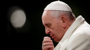 El papa reza por las víctimas de Bruselas; pide condena unánime a estos ataques