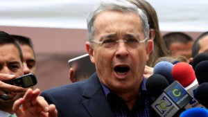Para Uribe plebiscito de paz es 