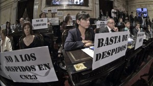 Presentadora argentina llora en directo por la ola de despidos que vive su cadena