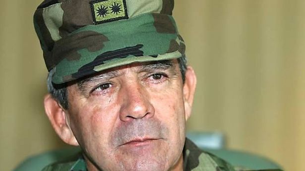 Colombia: Citan exjefe del ejército por ejecuciones
