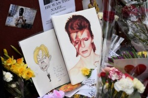 Seguidor pagó $31.990 por un autorretrato de David Bowie
