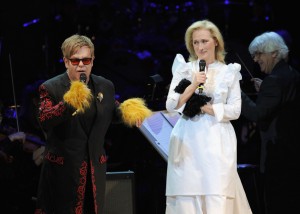 Meryl Streep y Elton John firman carta por la igualdad de las mujeres