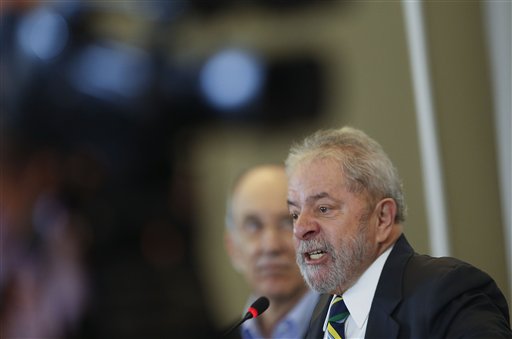 Lula arremete contra eventual juicio político a Dilma; lo califica de estafa