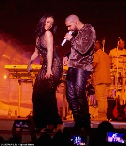 Rihanna enciende las redes por sus provocadoras fotos con Drake