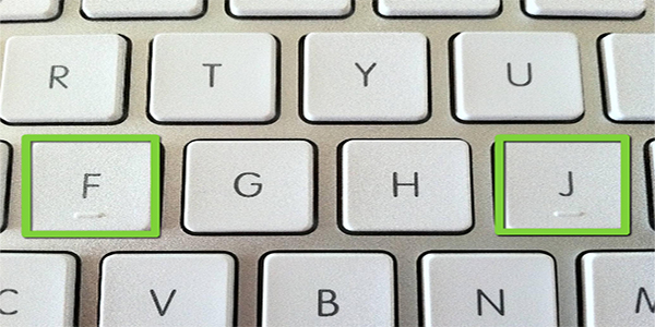 ¿Te has preguntado por qué las letras F y J del teclado tienen una raya debajo de ellas?