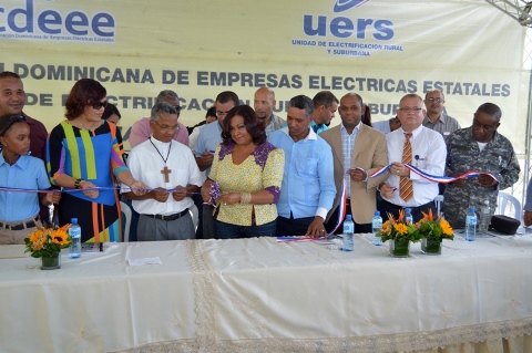 UERS lleva redes eléctricas a comunidades de Azua para beneficiar 55 familias