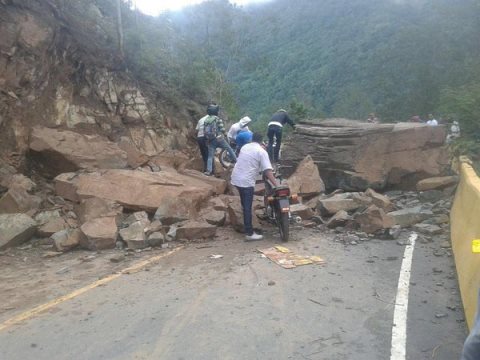 Reportan derrumbe en la carretera Jarabacoa-Constanza por lluvias