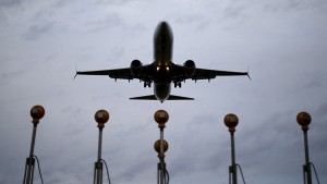 Italia: Piloto amenazó a su mujer con estrellar un avión de 200 pasajeros si se divorciaba de él