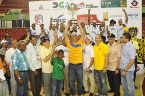 Danilo Medina felicita Club Mauricio Báez, campeón Baloncesto Distrito Nacional