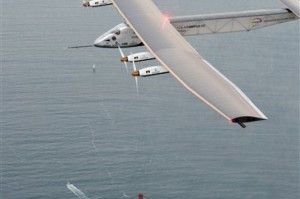 Avión solar aterriza en California luego de cruzar Pacífico 