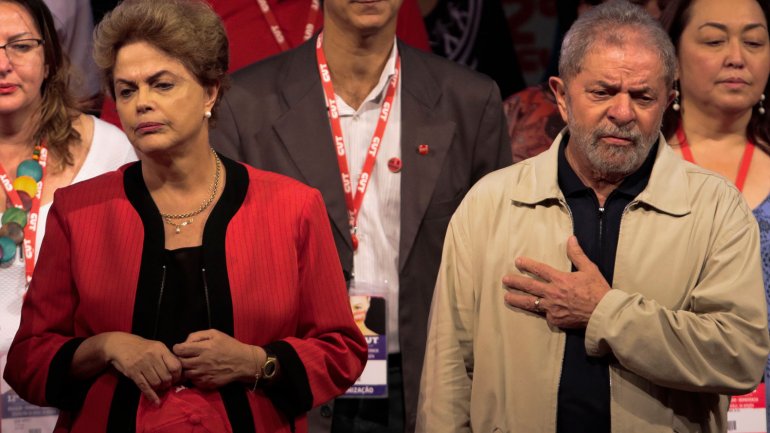 Principal aliado de Rousseff admite derrota