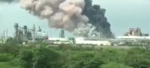 Se registra explosión en una planta de Pemex en Veracruz