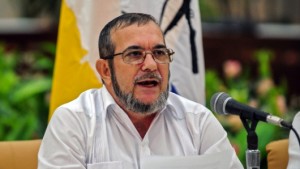 FARC pide apoyo al papa ante amenaza paramilitar al proceso de paz