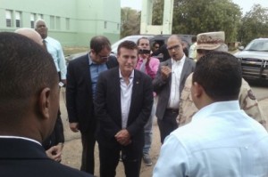 Embajador EEUU visita zona fronteriza de Dajabón por deportaciones