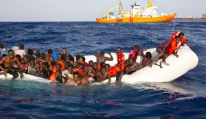 Reportan al menos 8 migrantes muertos y 20 desaparecidos en aguas libias