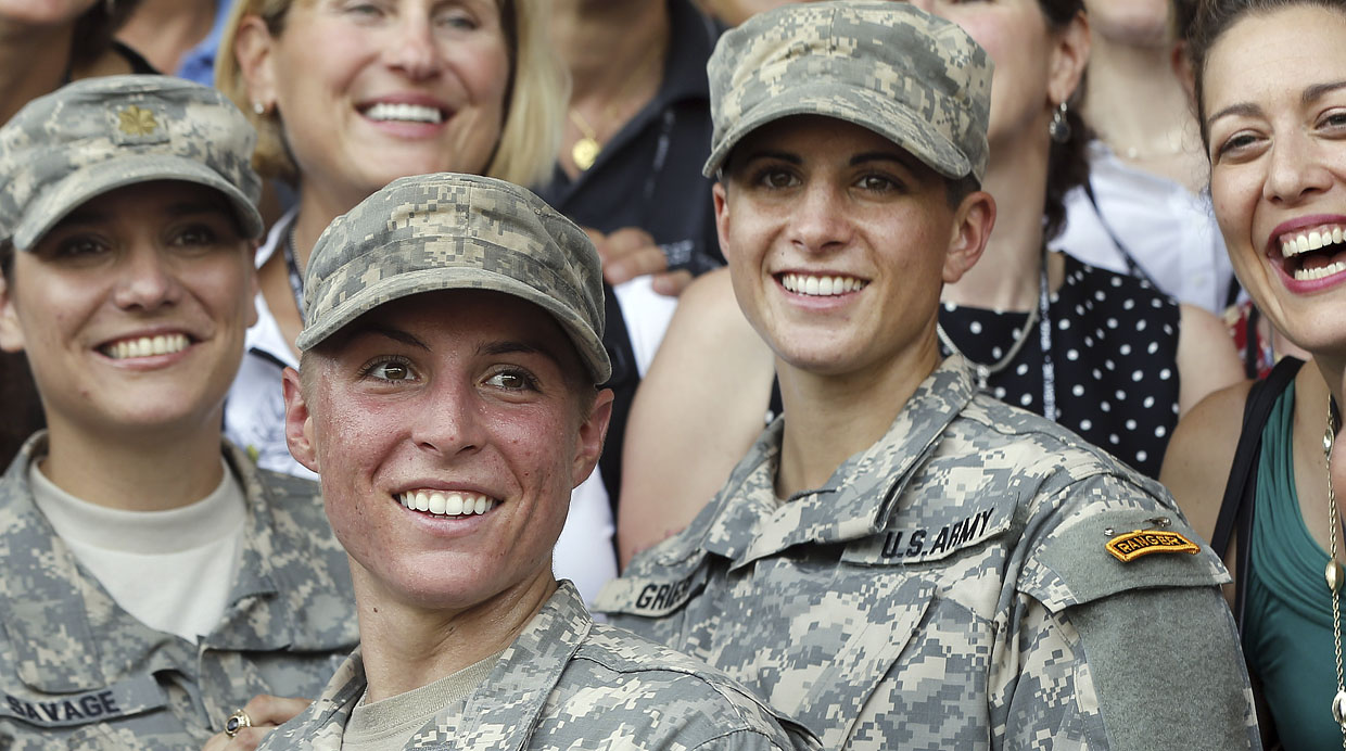 Ejército de EEUU designa por primera vez a mujeres como oficiales de combate