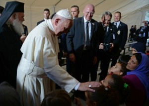Papa Francisco toma refugiados musulmanes sirios a Italia