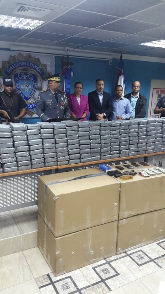 PN y DICAN decomisan 320 paquetes presuntamente de cocaína