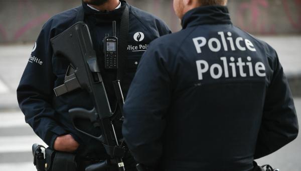 Tres hombres fueron detenidos este viernes tras amenazar con inmolarse en el hotel Auberge Autrichienne,