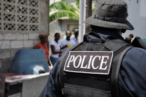 Asesinan a mujer policía en capital de Jamaica 
