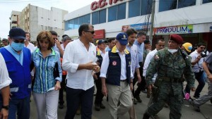 
Presidentes Colombia y Ecuador recorren zonas afectadas por terremoto